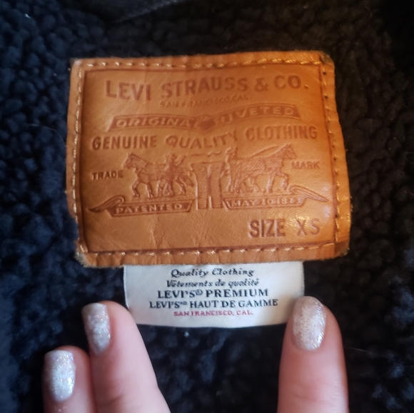 Levis Jean Jacket - Picture 2 of 5